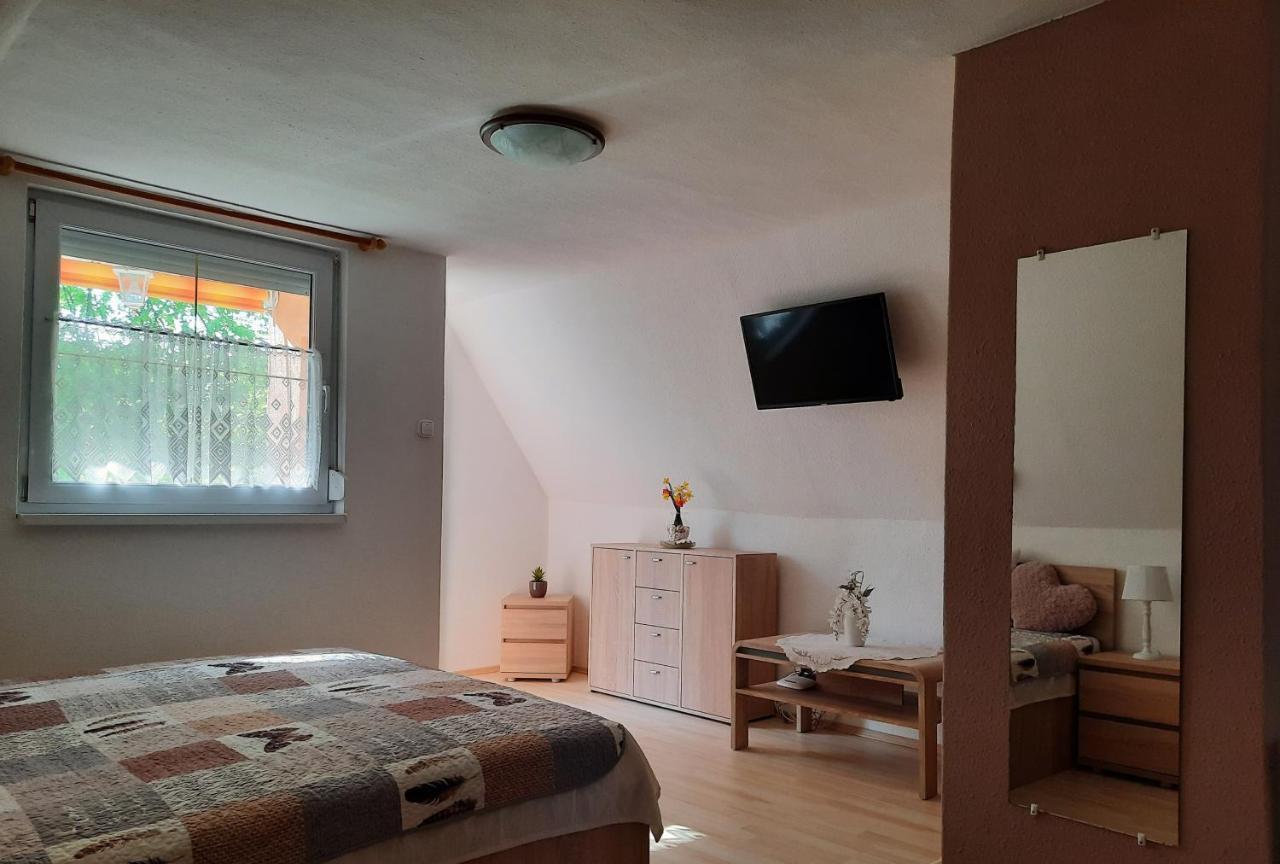 Dora Apartmanhaz ซาลาคาโรส ภายนอก รูปภาพ